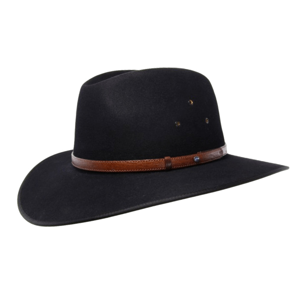 Angle view of the Akubra Coober Pedy hat in black
