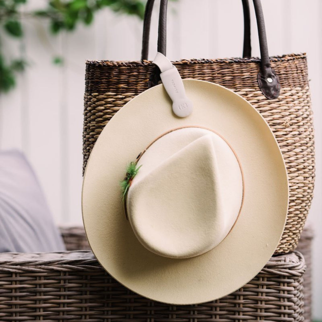Hat hanging off straw bag using Klipsta Hat Clip